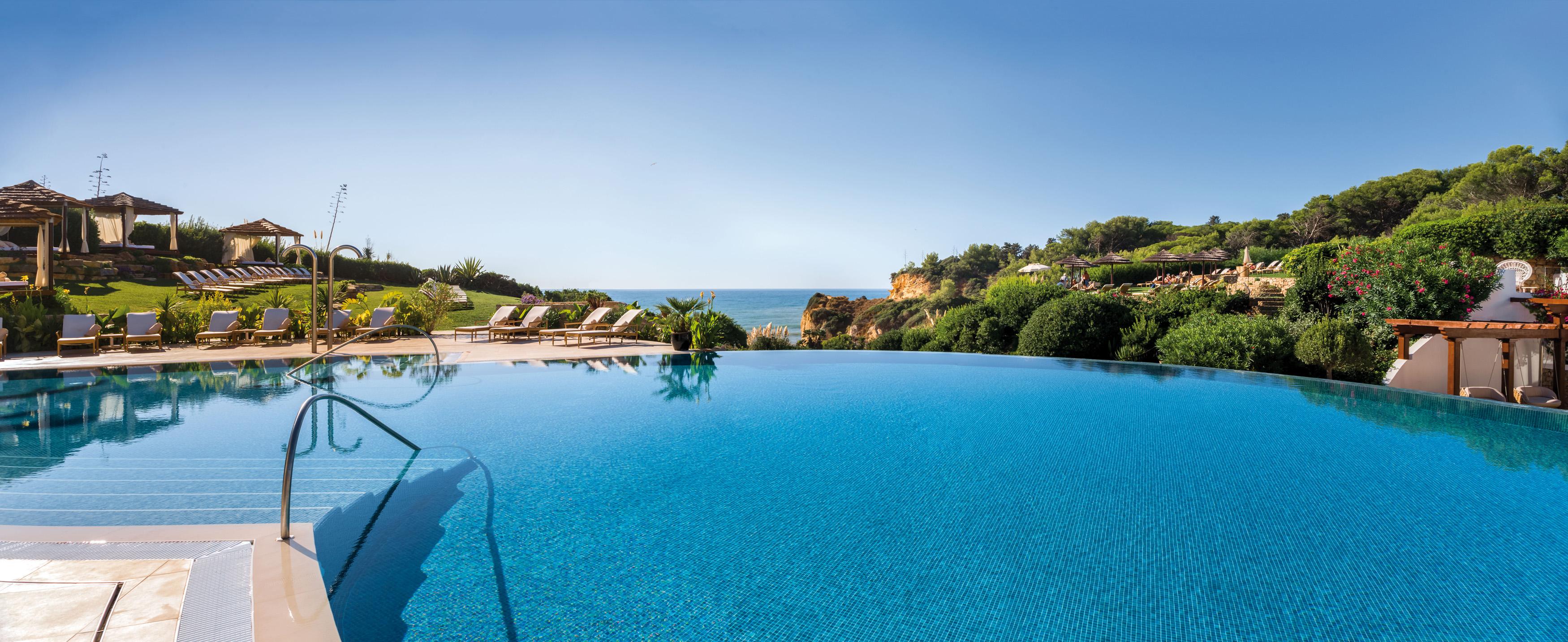 Vila Vita Parc Armacao de Pera Ngoại thất bức ảnh Infinity pool at the resort
