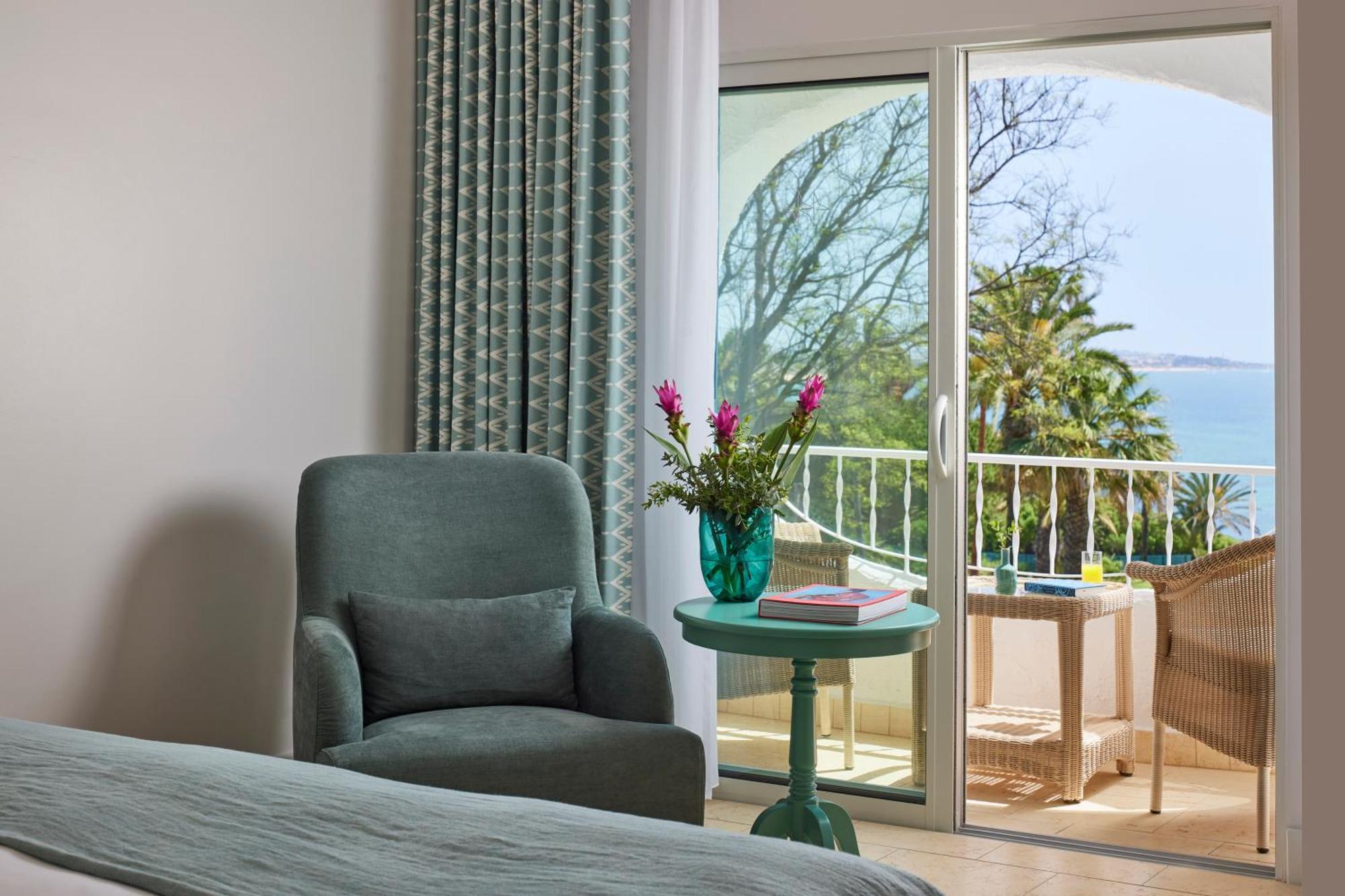 Vila Vita Parc Armacao de Pera Ngoại thất bức ảnh A room at the hotel