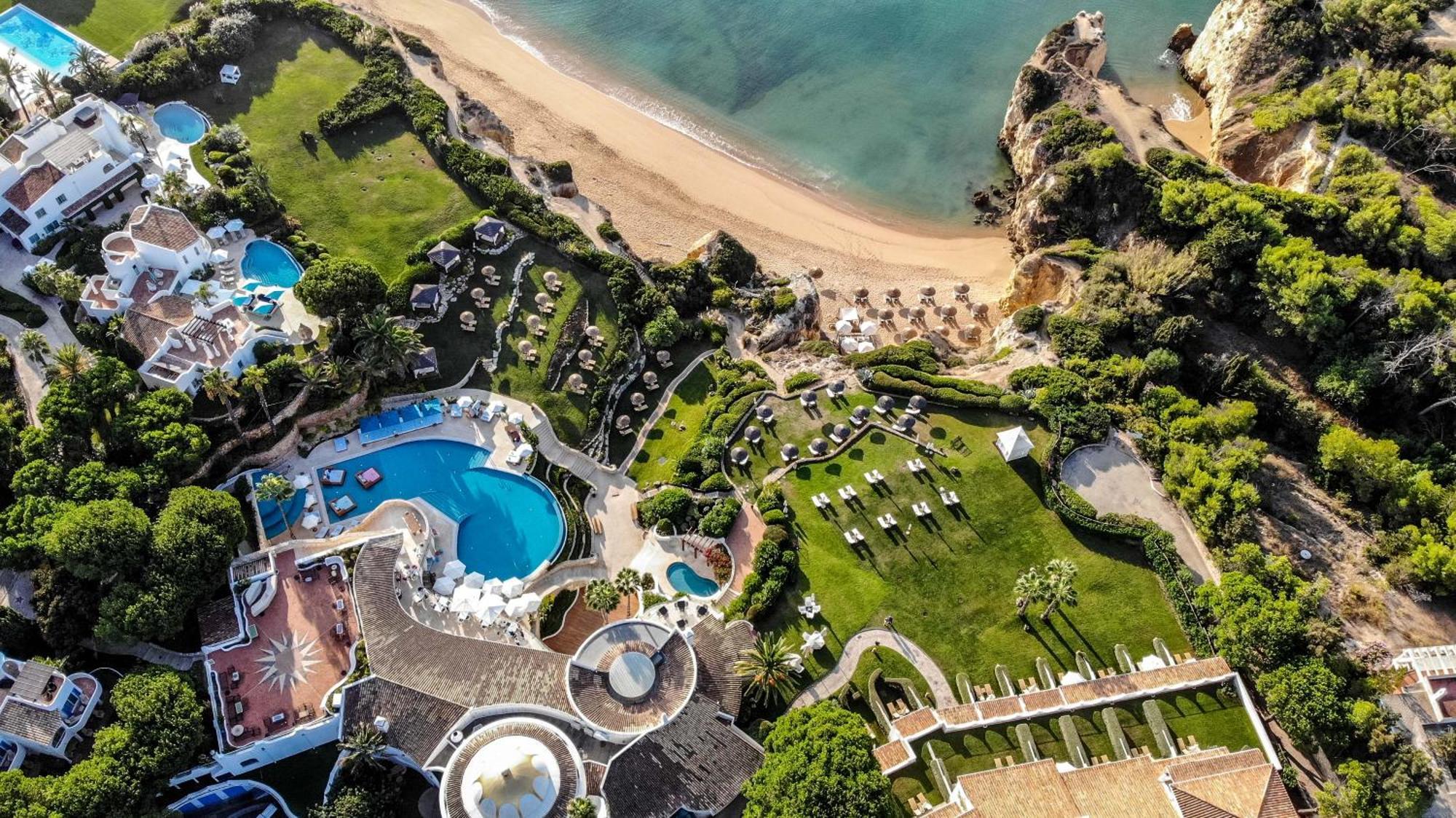 Vila Vita Parc Armacao de Pera Ngoại thất bức ảnh Aerial view of the hotel